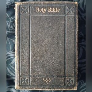 1800s Vintage Holy Bible For Collectors